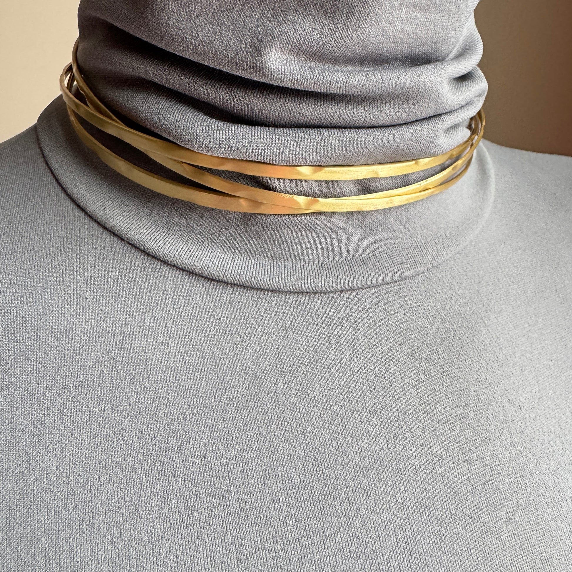 Multi-band gold choker Pilgrim worn on the neck with a clean sculptural look