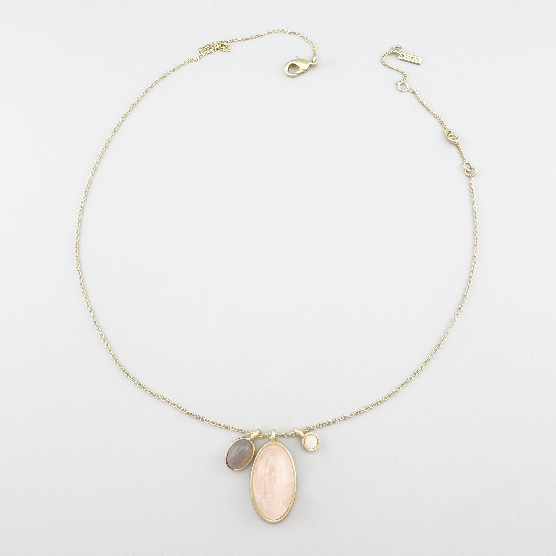 Collier Pilgrim doré avec quartz rose, jade blanc et quartz gris