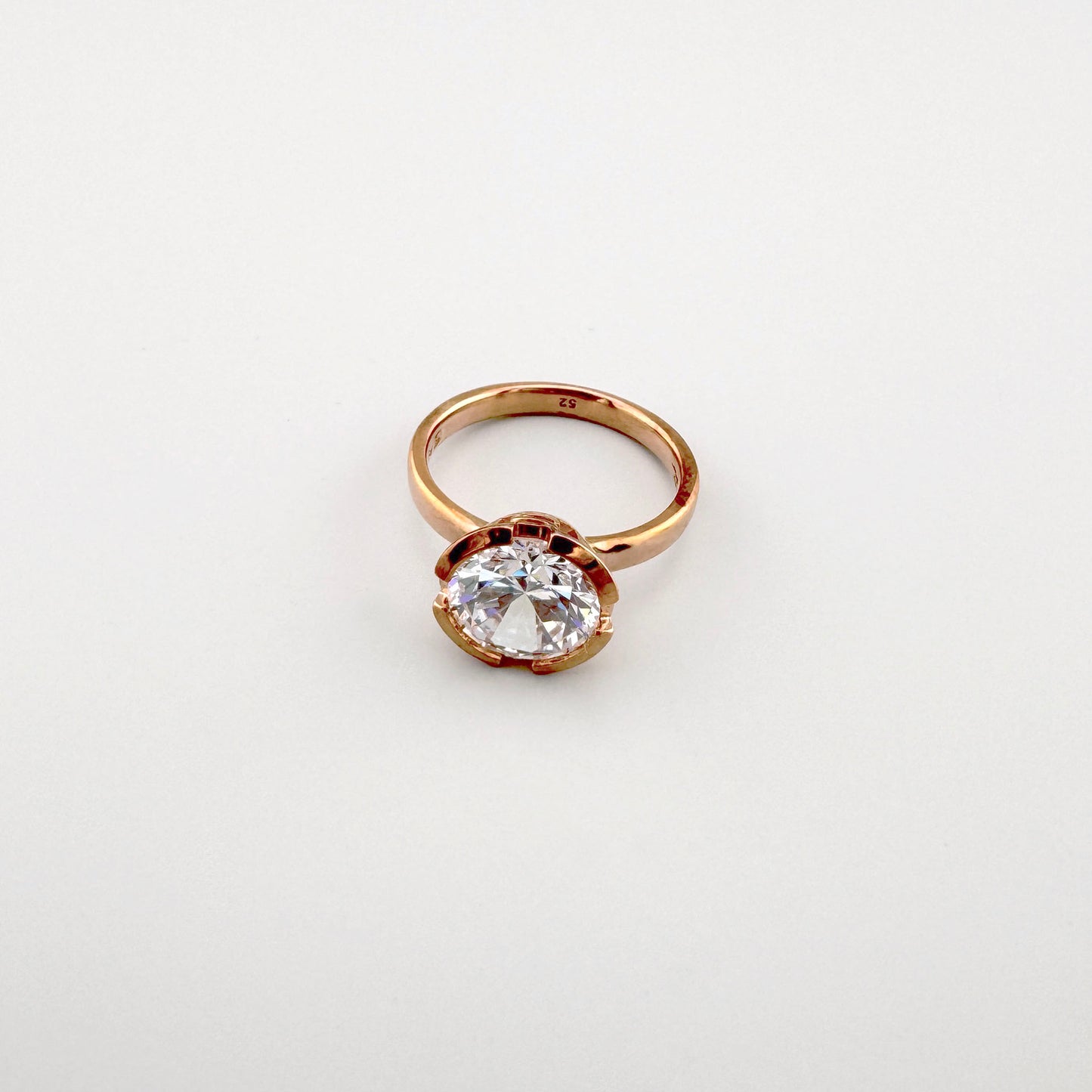 Gold-plated Thomas Sabo solitaire ring with a round zirconia shown from the side