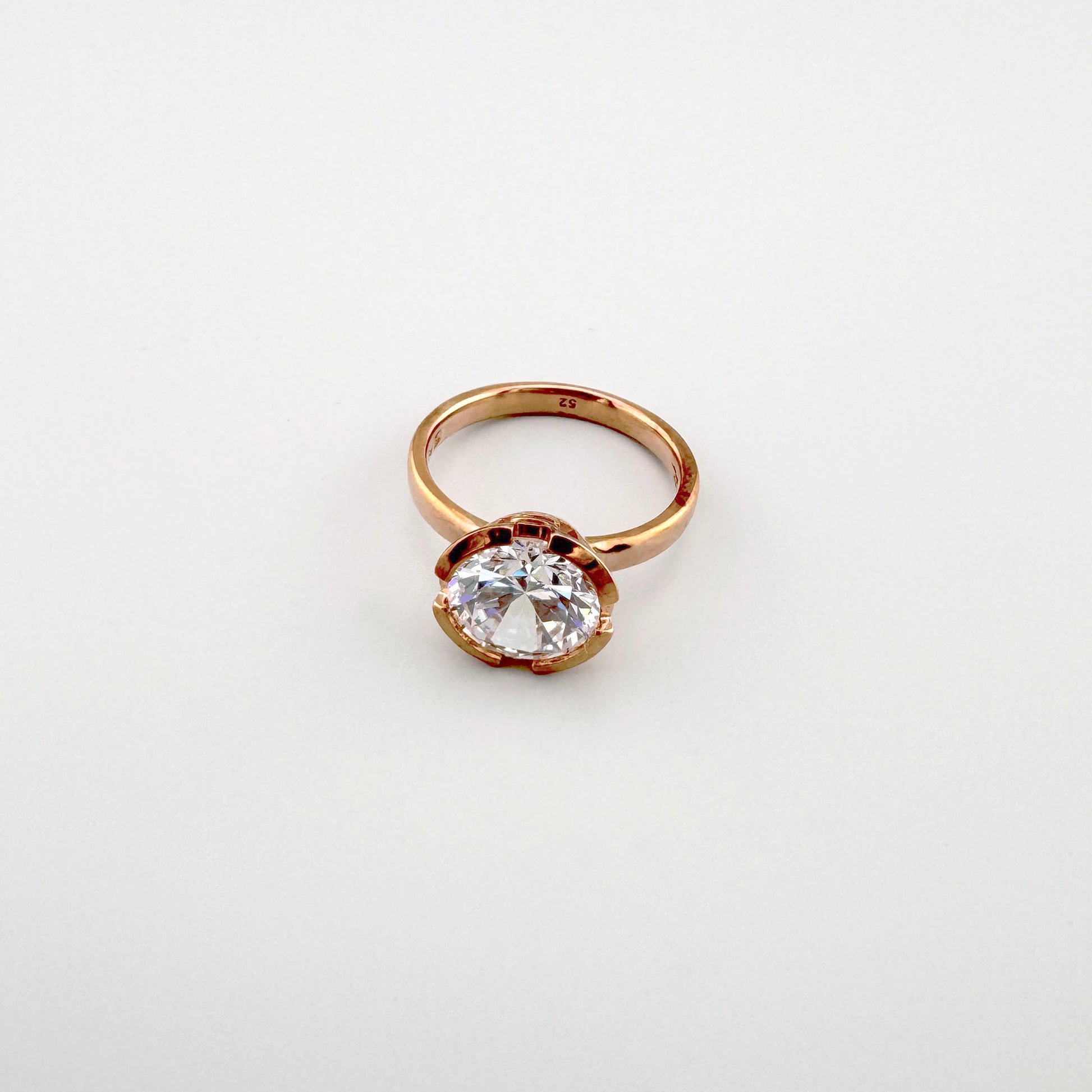 Gold-plated Thomas Sabo solitaire ring with a round zirconia shown from the side