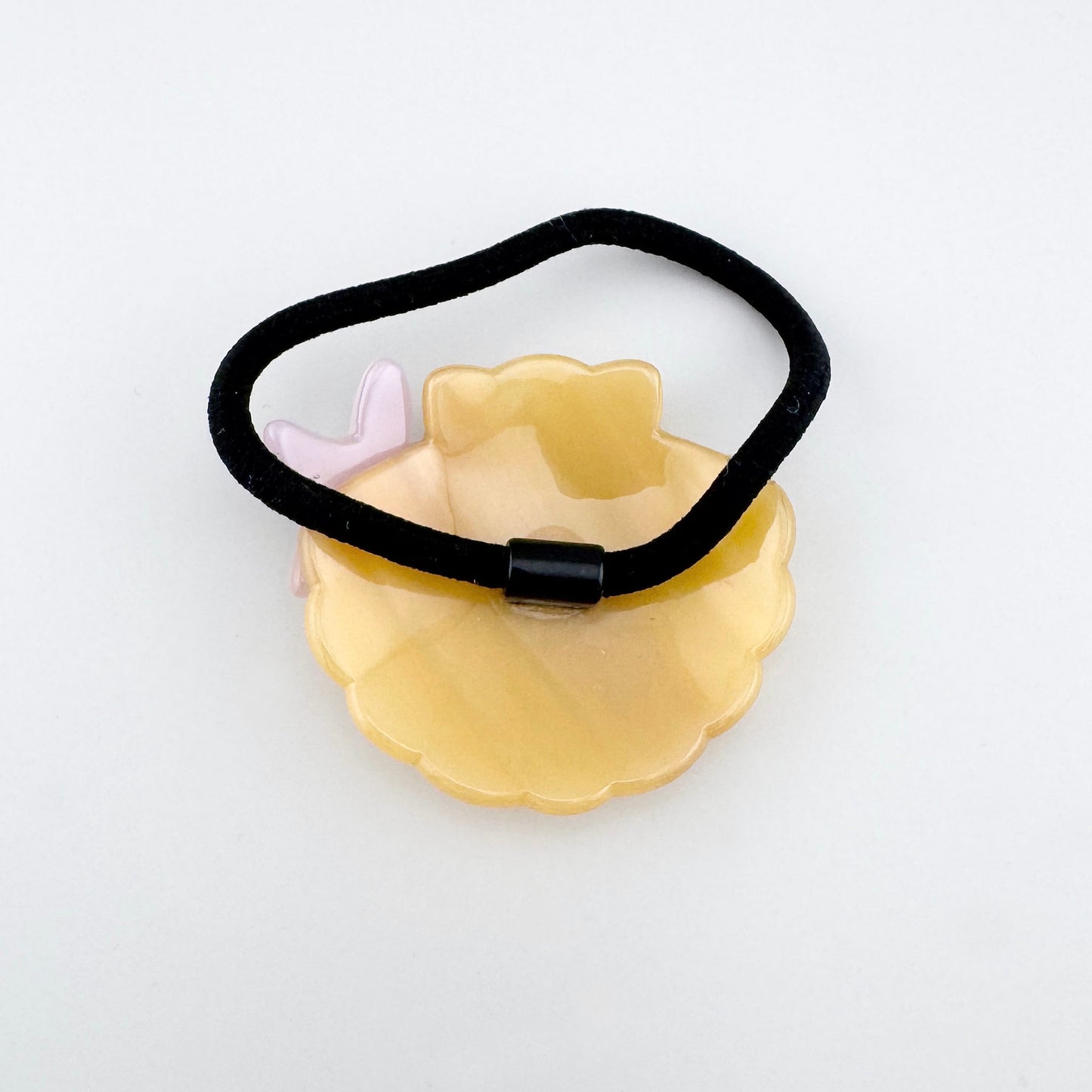 Goma para el pelo con concha dorada y estrella de mar en banda negra