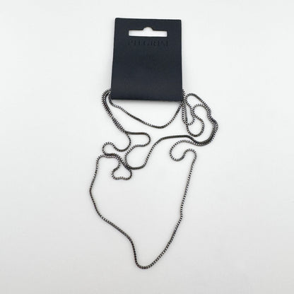 Collar tipo serpiente en grafito con diseño minimalista y sofisticado