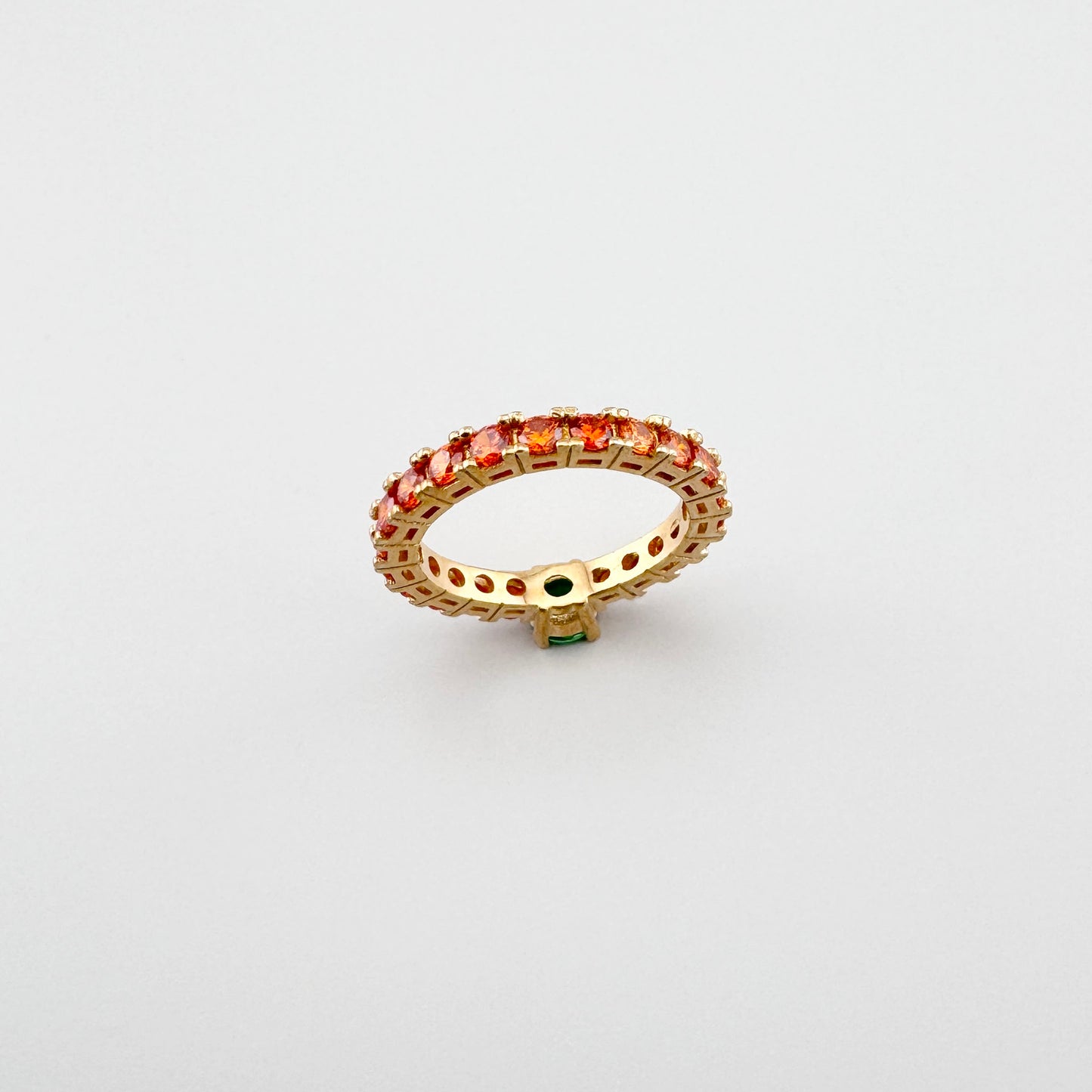 Каблучка Bliss Gioielli із зеленим каменем крупним планом