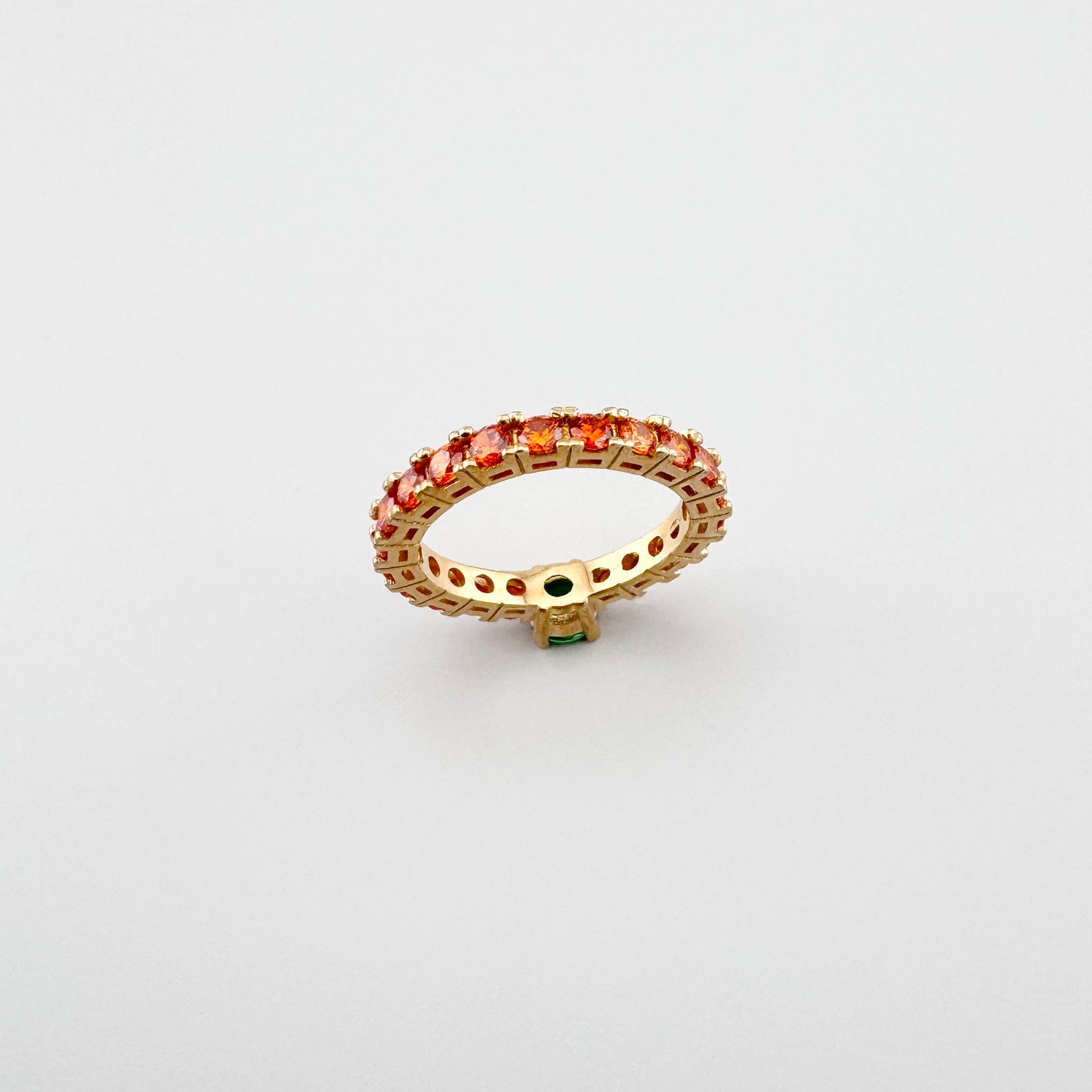 Каблучка Bliss Gioielli із зеленим каменем крупним планом