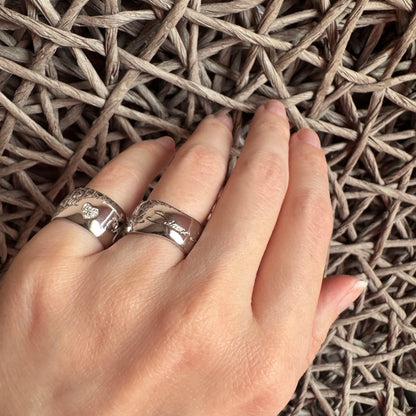 Heart ring Bliss Gioielli worn on the hand with a polished silver surface