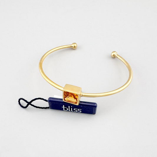 Bransoletka z miodowym kryształem Bliss Gioielli na otwartej obręczy w złotym tonie