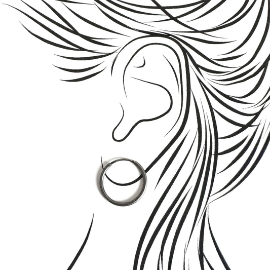 Silver hoop earrings LULU Copenhagen worn on the ear with a clean minimalist line