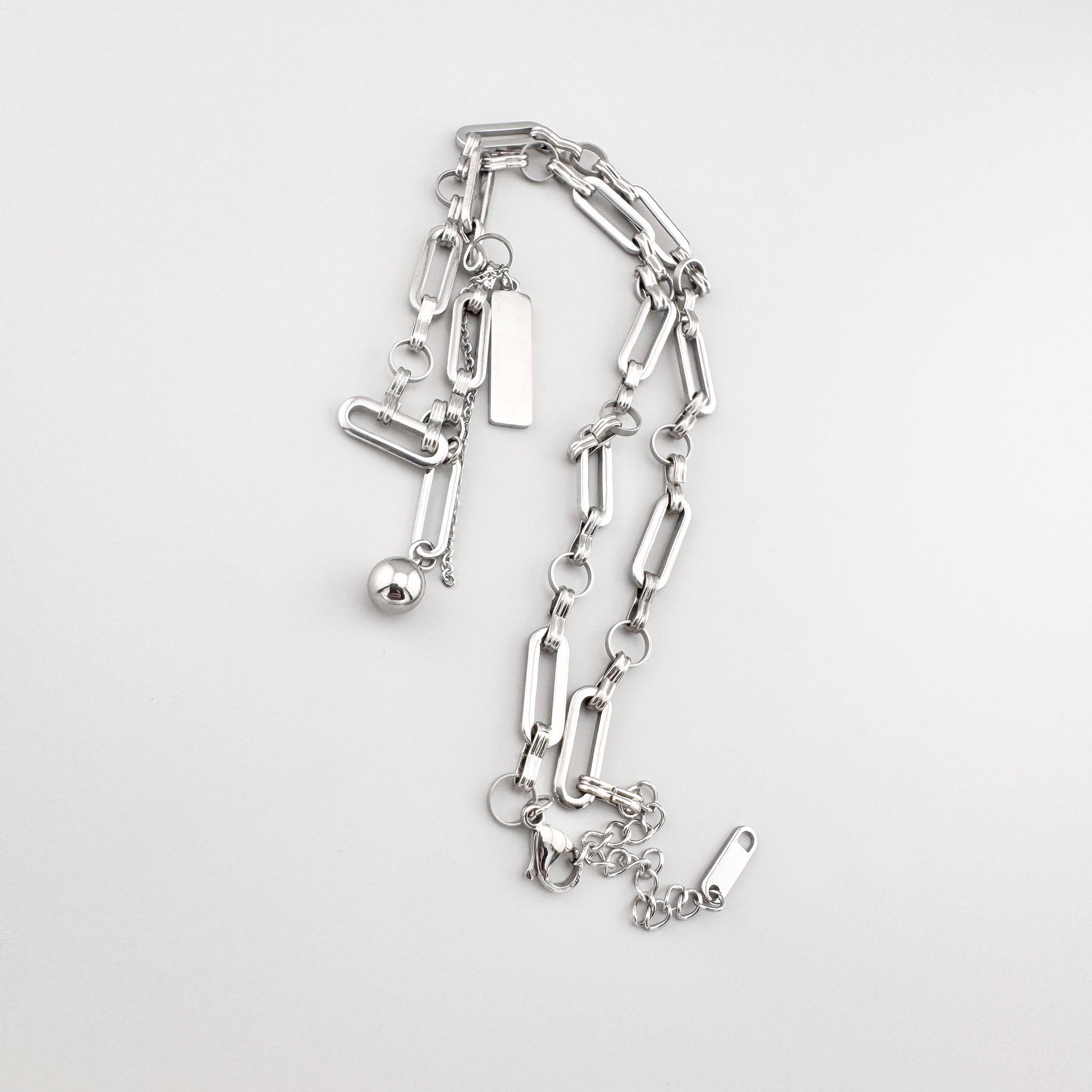 Collier Maravillas à maillons géométriques avec pendentifs mobiles argentés