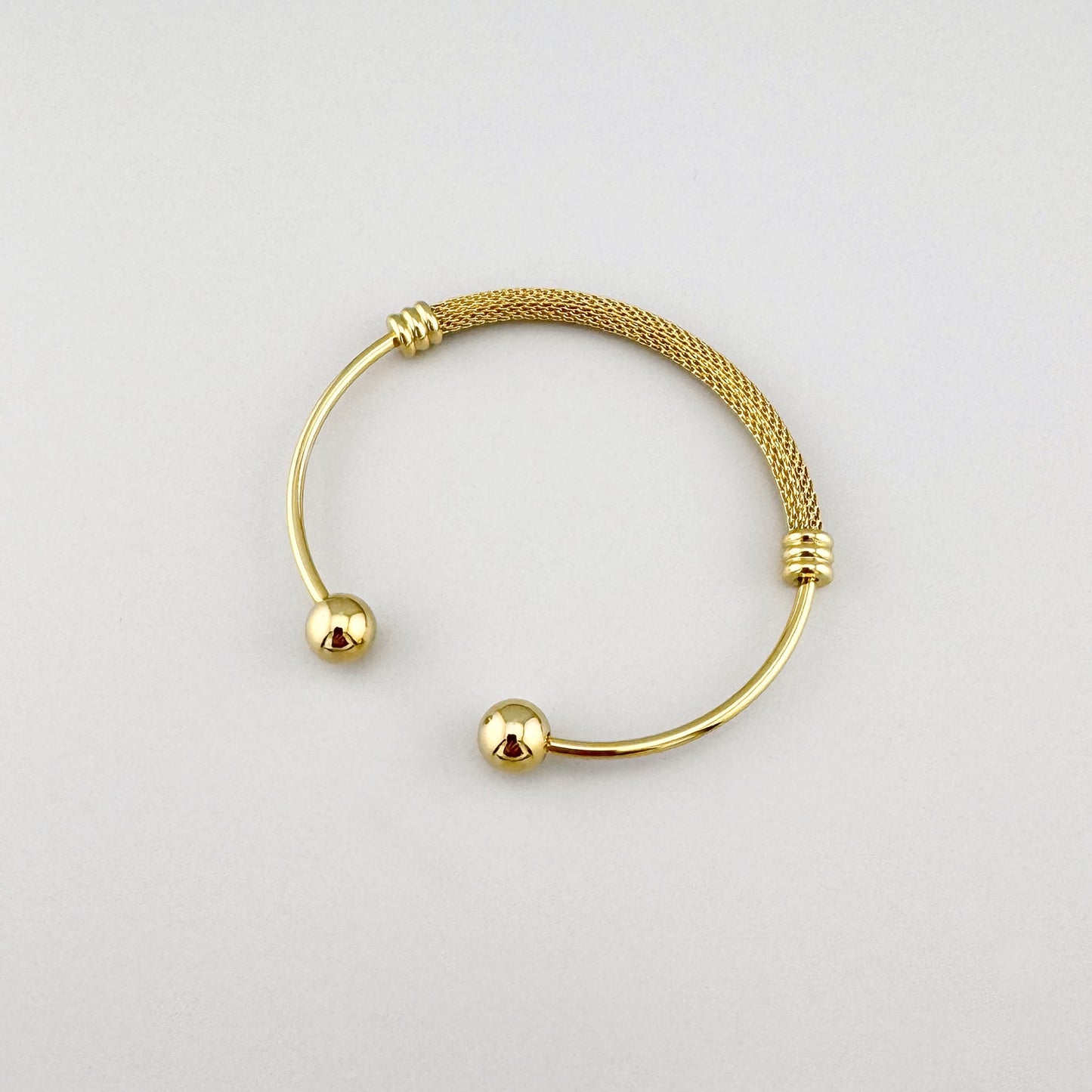 Комплект mesh Maravillas: браслет-манжета з плавними лініями та м’яким блиском