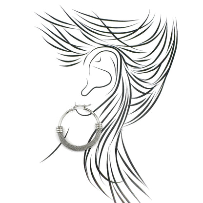 Иллюстрация серёг-колец mesh в серебристом тоне, лаконичный стиль