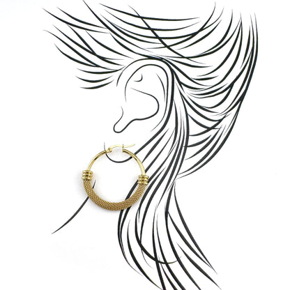 Parure mesh Maravillas, finesse graphique et éclat chaud des finitions dorées