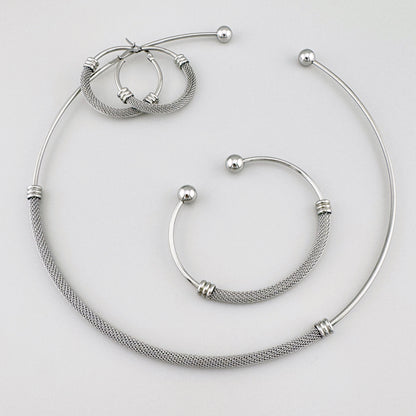 Komplet mesh w srebrnym kolorze: kolia, bransoletka i kolczyki