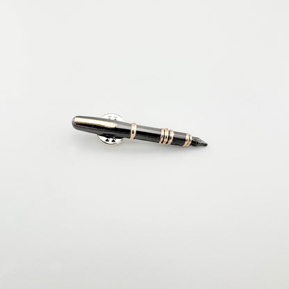 Broche stylo Sonata avec finition métallique et détails dorés raffinés