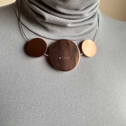Halskette mit drei runden Medaillons von Bliss Gioielli in Braunton
