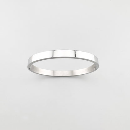 Minimalistyczna bransoletka Maravillas typu bangle o gładkiej geometrycznej formie