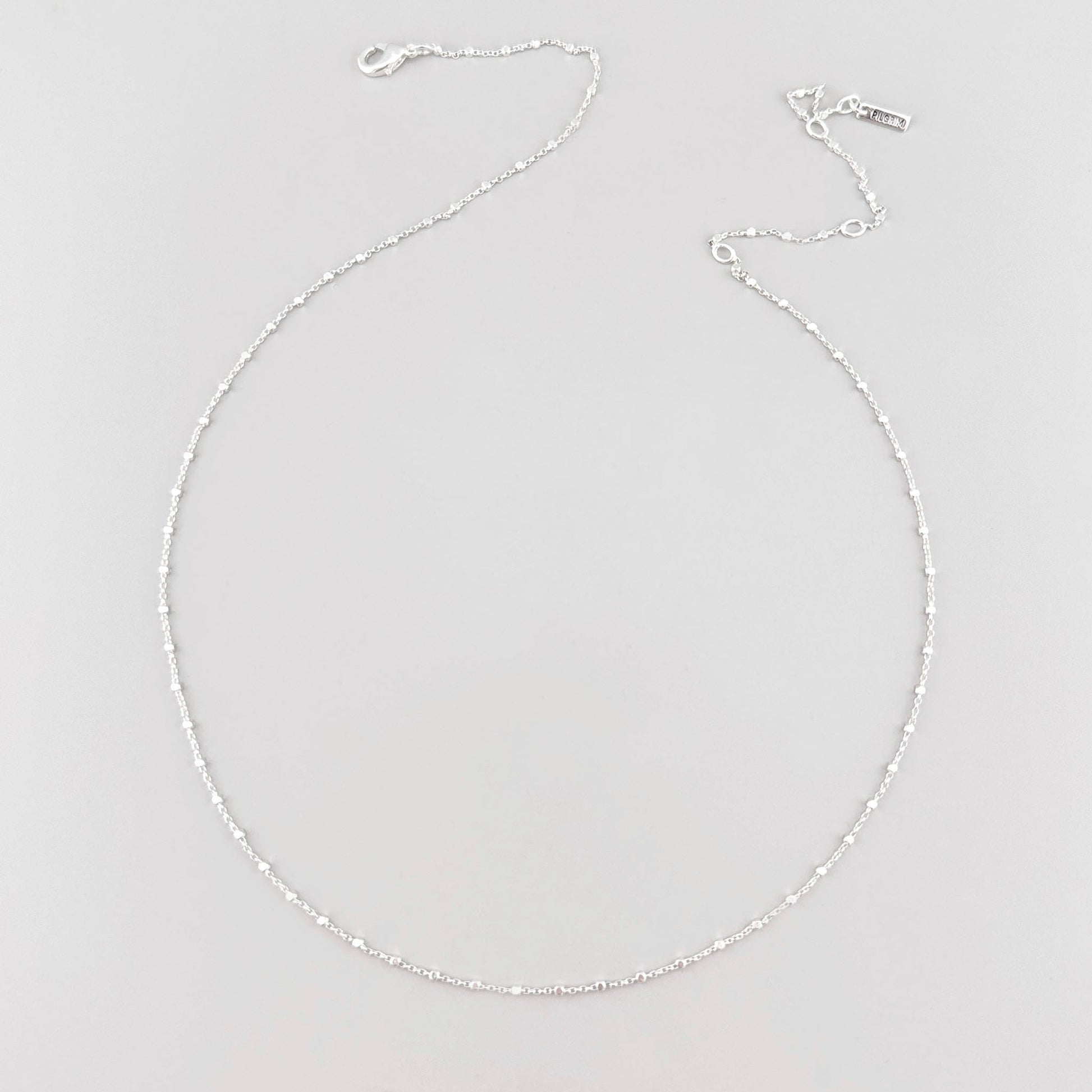 Collier double rangs avec chaînes délicates et effet martelé argenté