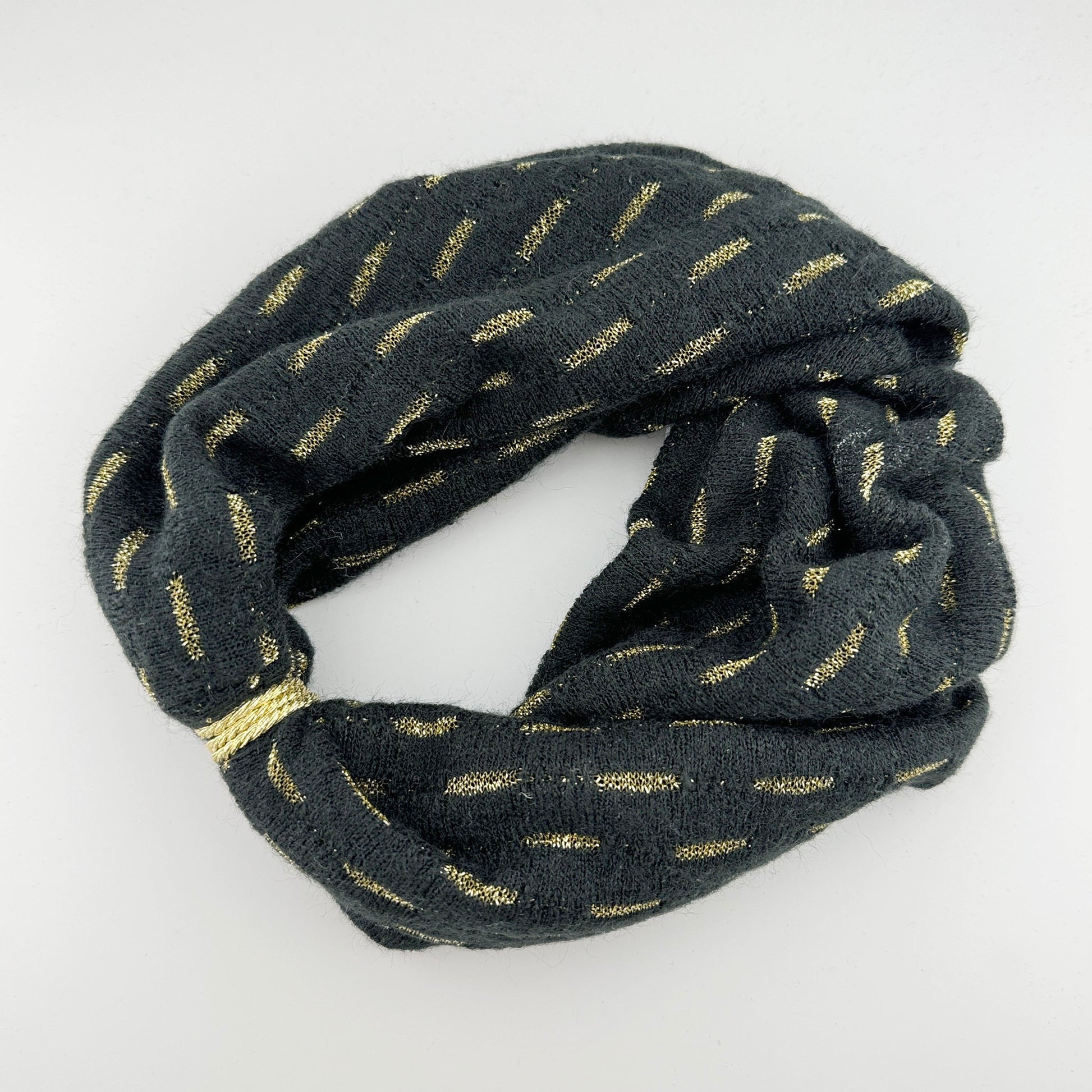 Bandeau noir Moa avec fil doré discret et texture douce