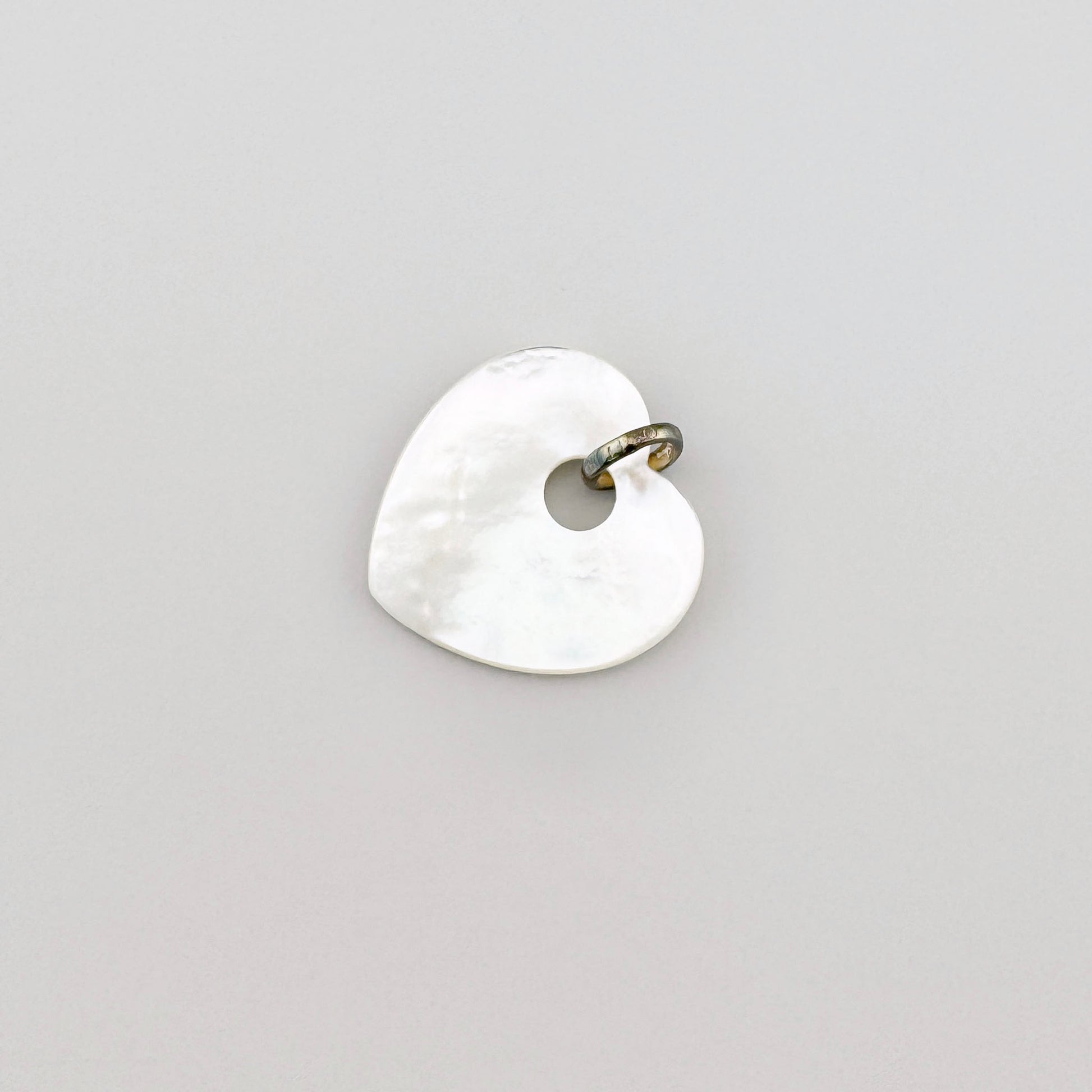 Mother-of-pearl heart charm Thomas Sabo with a soft iridescent surface