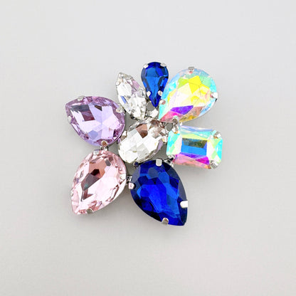 Broche fleur Sonata avec cristaux multicolores et éclat lumineux