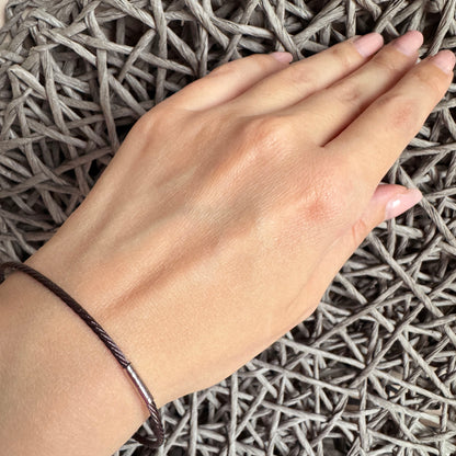 Minimalist Nomination Italy bracelet in brown steel with a delicate engraved detail