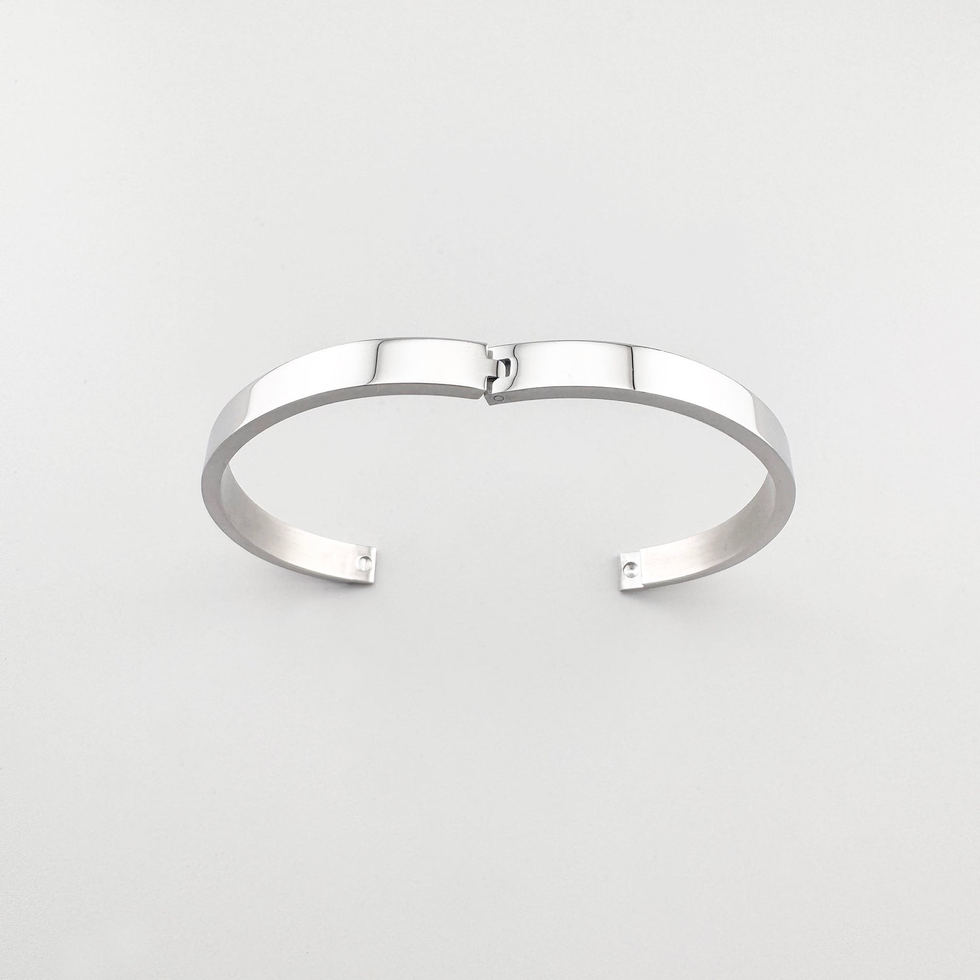 Minimalistisches Armband Maravillas in Bangle-Form mit schlichter Geometrie