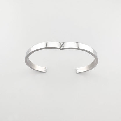 Minimalistisches Armband Maravillas in Bangle-Form mit schlichter Geometrie