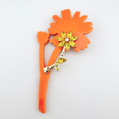 Broszka kwiatowa z kryształkami Sonata w pomarańczowym kolorze i gałązką