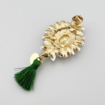 Broche cristalline Sonata avec pampille verte et dos doré texturé