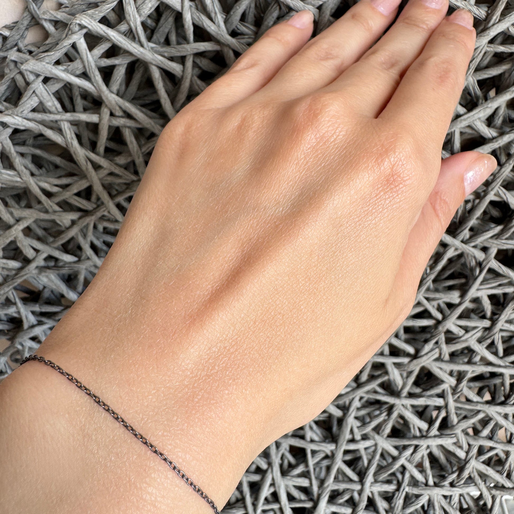 Oxidized 925 silver chain bracelet with delicate links and adjustable length for a light, minimal look