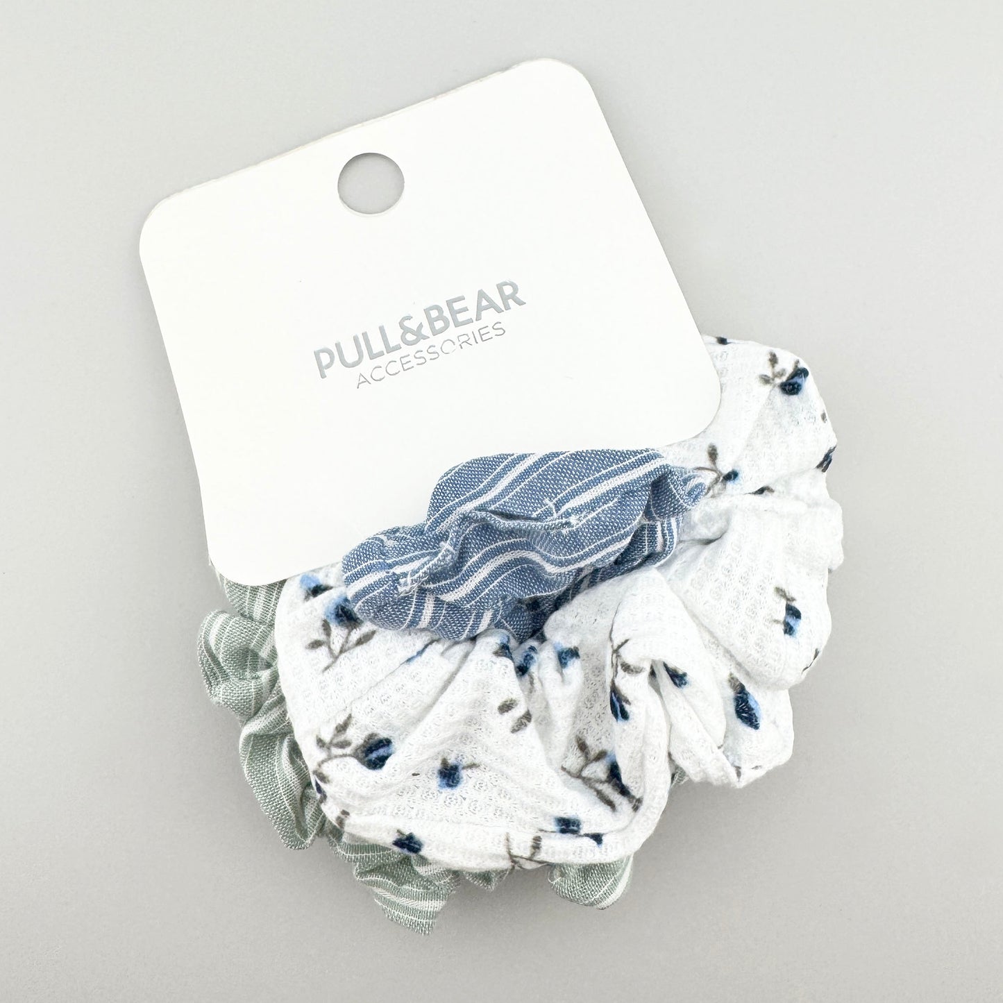 Pastel scrunchie set Pull&Bear in soft blue, white, and green tones