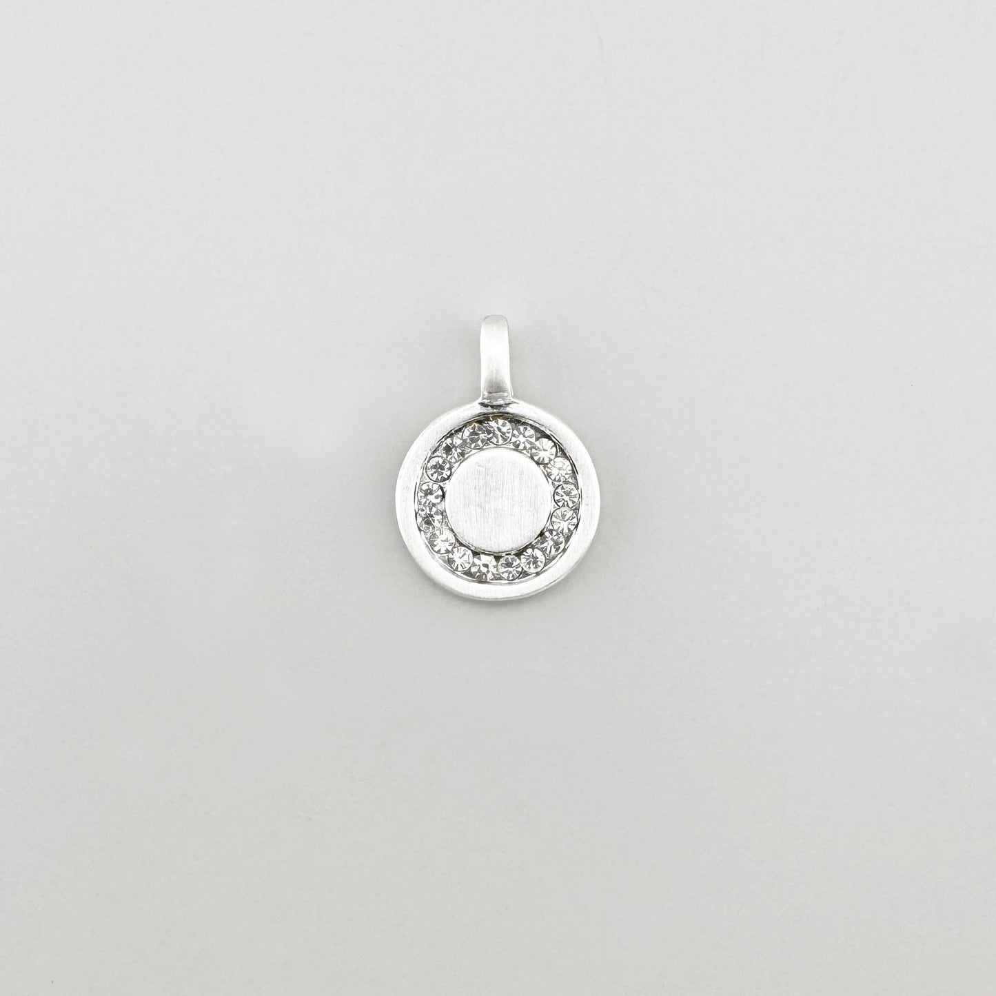 Zawieszka z kryształkami Pilgrim w kolorze srebrnym i satynowym środkiem