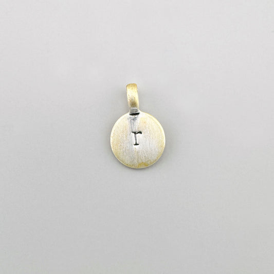 Zawieszka litera r Pilgrim o szczotkowanym wykończeniu i subtelnym grawerunku