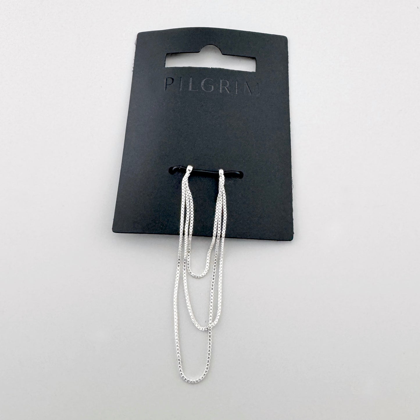 Potrójna zawieszka do kolczyków Pilgrim z trzema łańcuszkami w srebrnym odcieniu