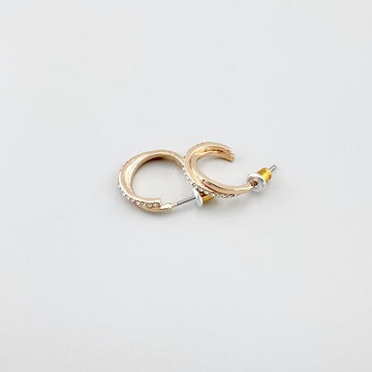 Pilgrim Creolen mit Zirkonia im warmen Goldton, polierte Fläche und sauber gefasste Steinreihe