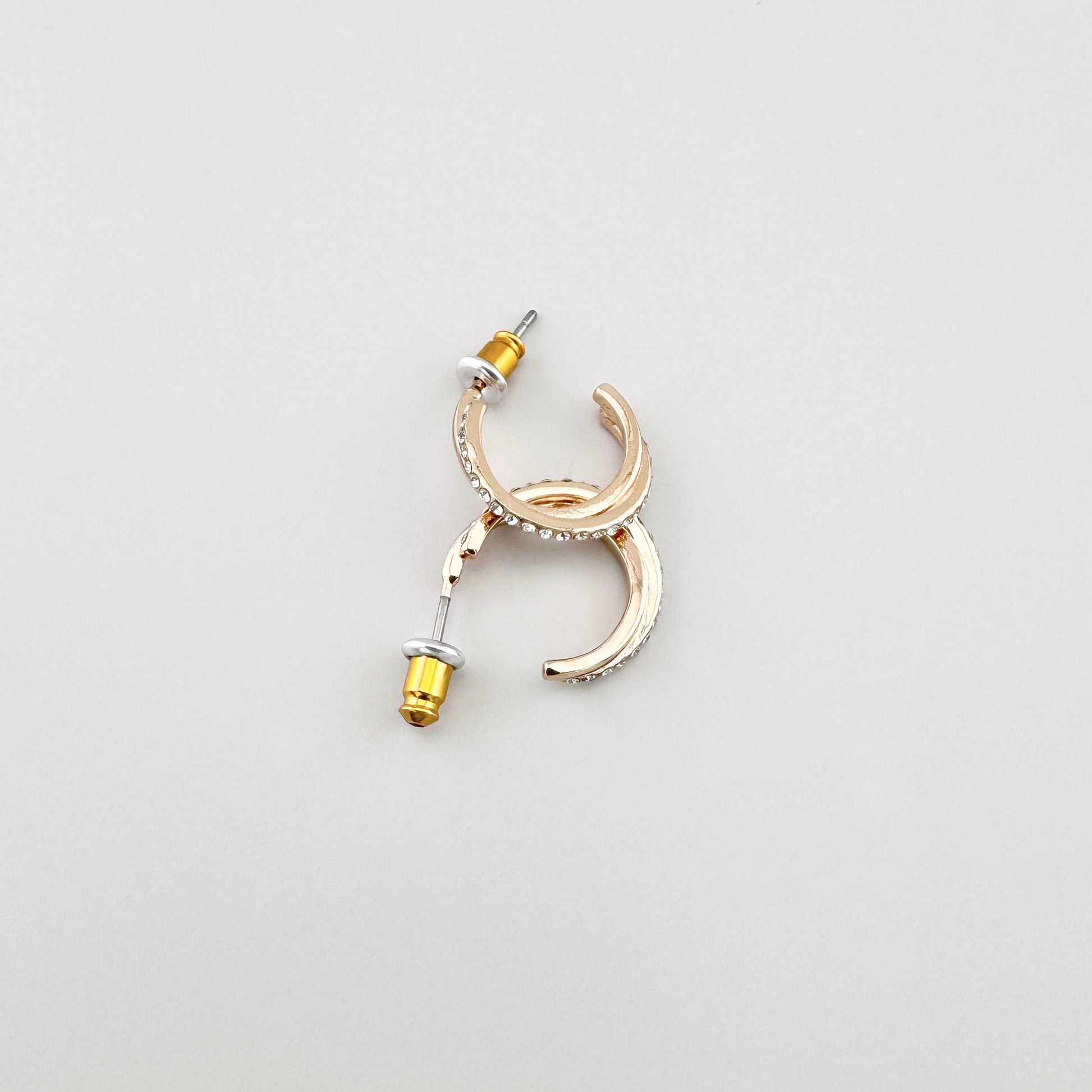 Kolczyki koła z cyrkoniami Pilgrim w ciepłym złocie, lustrzana powierzchnia i równy rząd kamieni