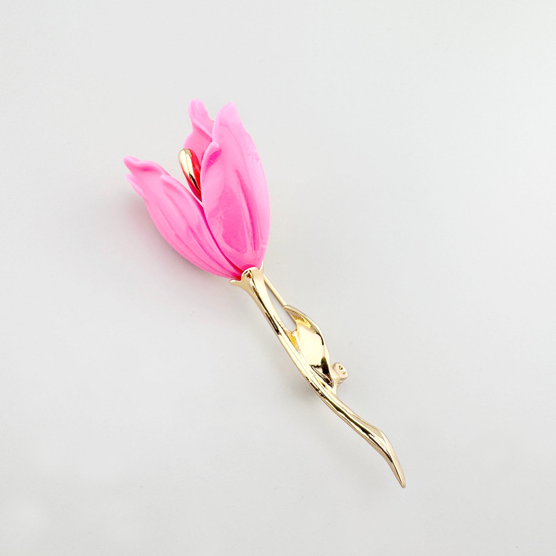 Broche florale rose Sonata avec tige fine et silhouette élancée