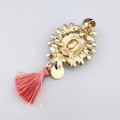 Broche glamour Sonata con cristales multicolor y borla rosa