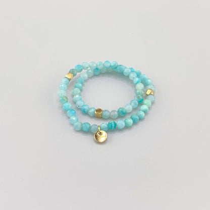 Pulsera IRL de amazonita con cuentas facetadas y detalles dorados