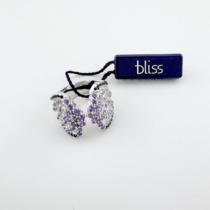 Pierścionek Bliss Gioielli z fioletowymi kamieniami na szerokiej srebrnej obrączce