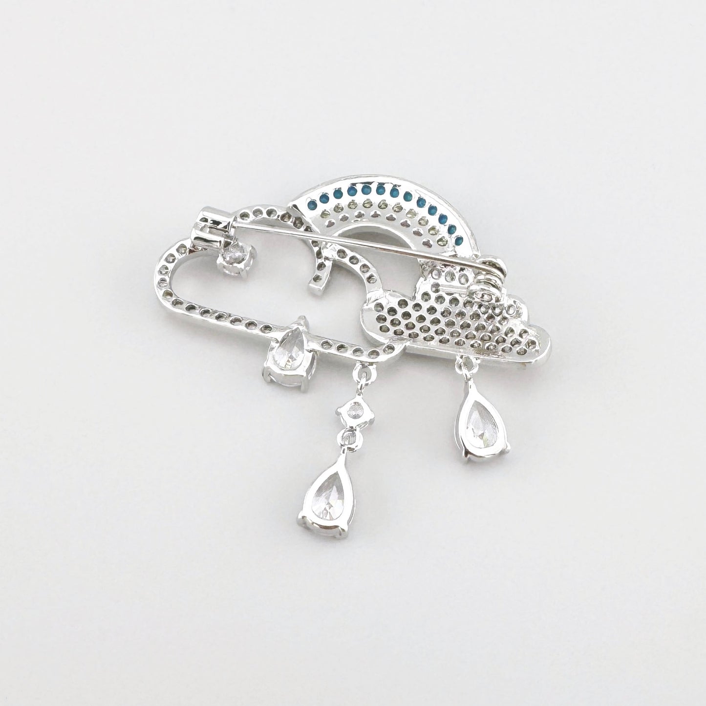 Broche arcoiris con nubes Maravillas y gotas colgantes de cristal