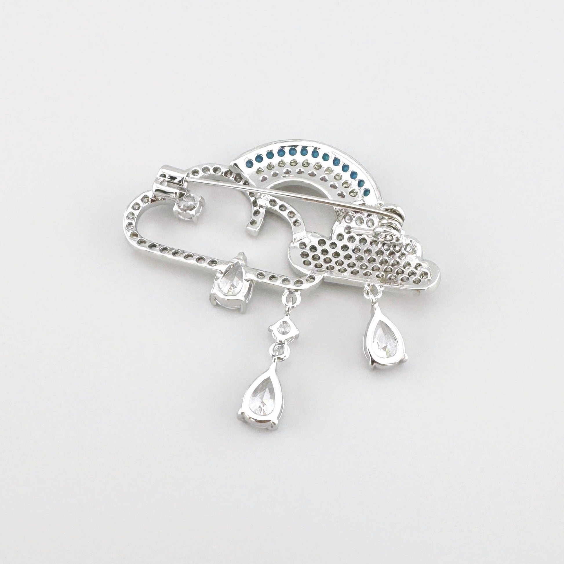 Broche arcoiris con nubes Maravillas y gotas colgantes de cristal