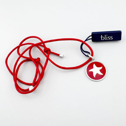 Naszyjnik z kotwicą na tle czerwonej emalii na regulowanym sznurku, morski akcent