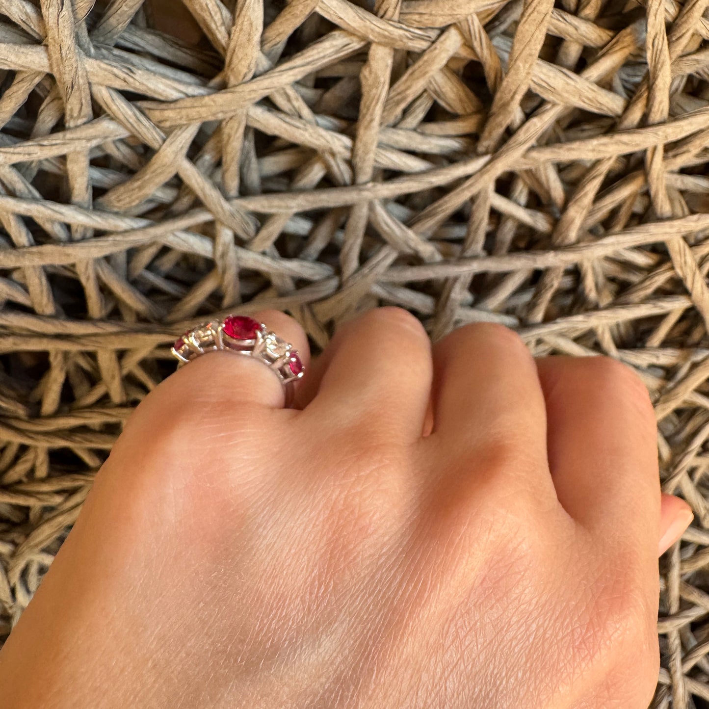 Anello Bliss Gioielli in argento con pietra rossa centrale e zirconi