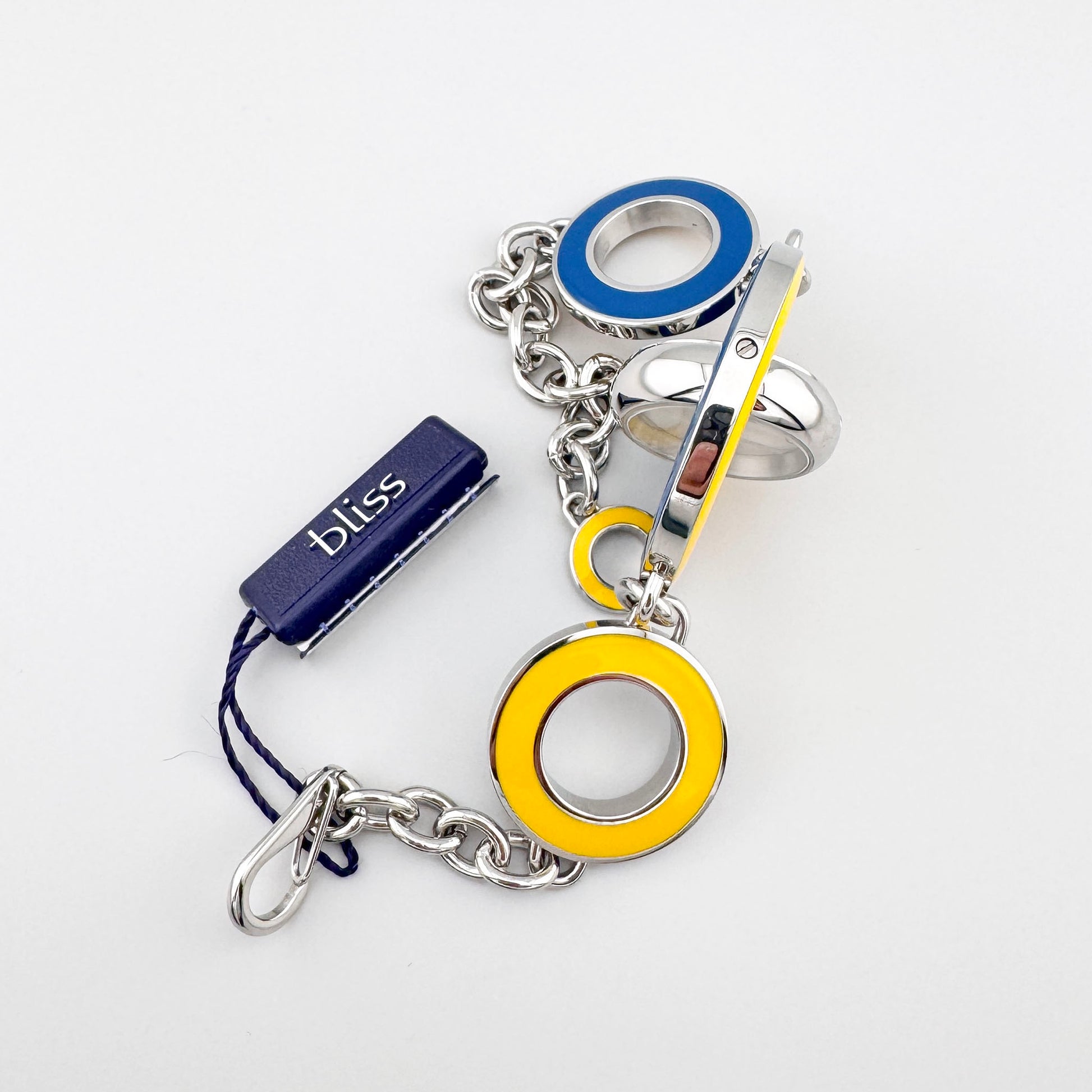 Reversible bracelet watch showing back construction