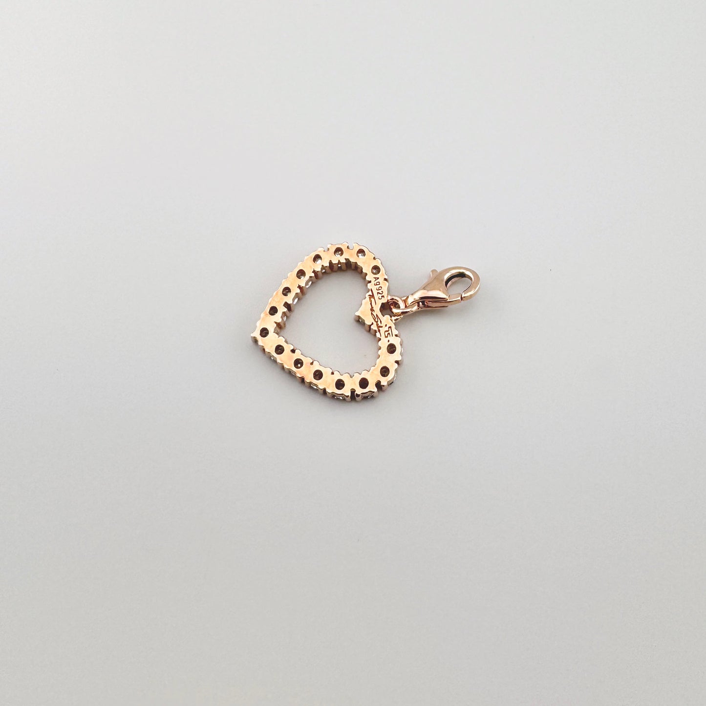Herz-Charm von Thomas Sabo mit roségoldfarbenem Finish und Karabinerverschluss