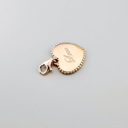 Charm corazón Thomas Sabo con grabado Love y cierre de mosquetón en oro rosa