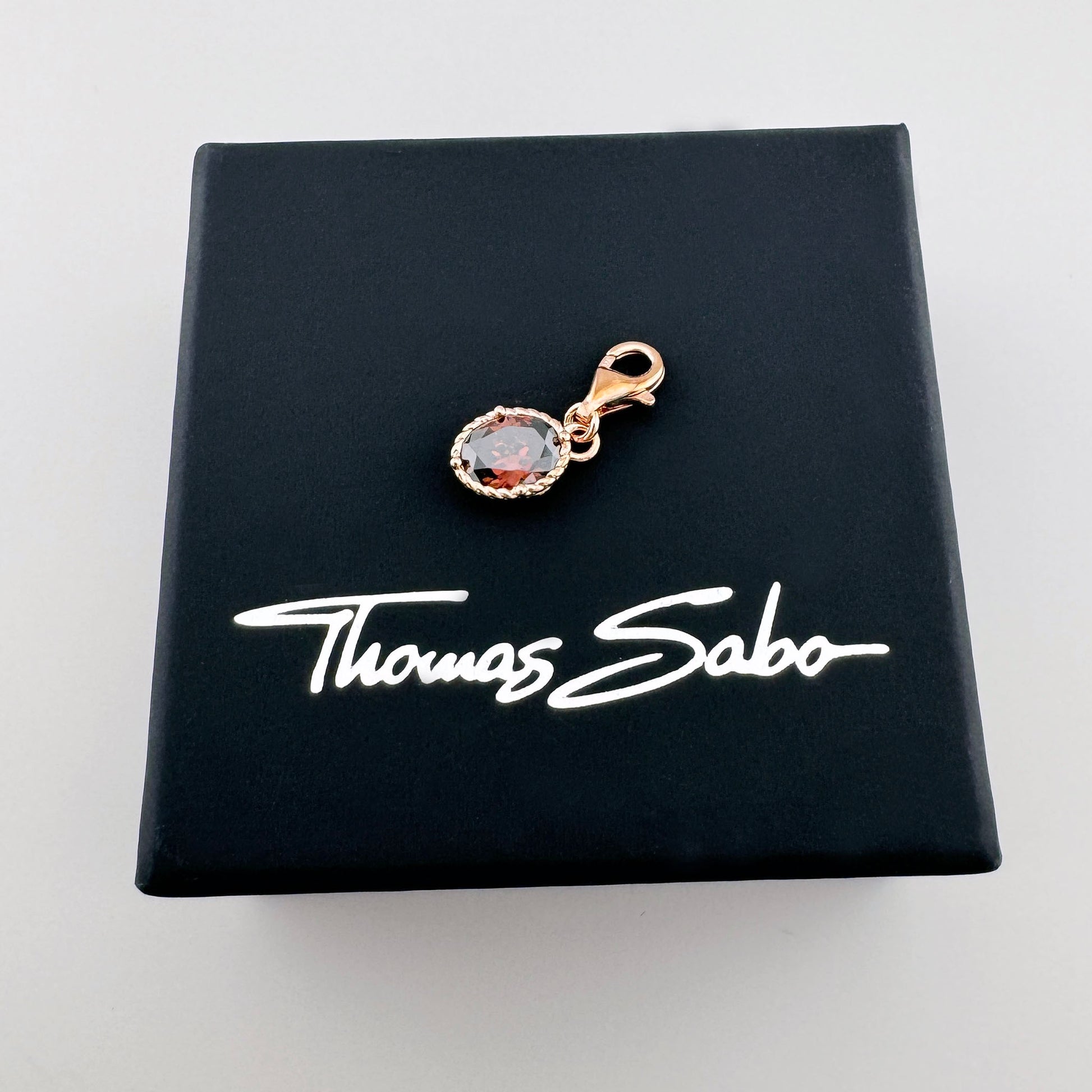 Charms Thomas Sabo z cyrkonią w owalnej oprawie i wykończeniem w odcieniu różowego złota