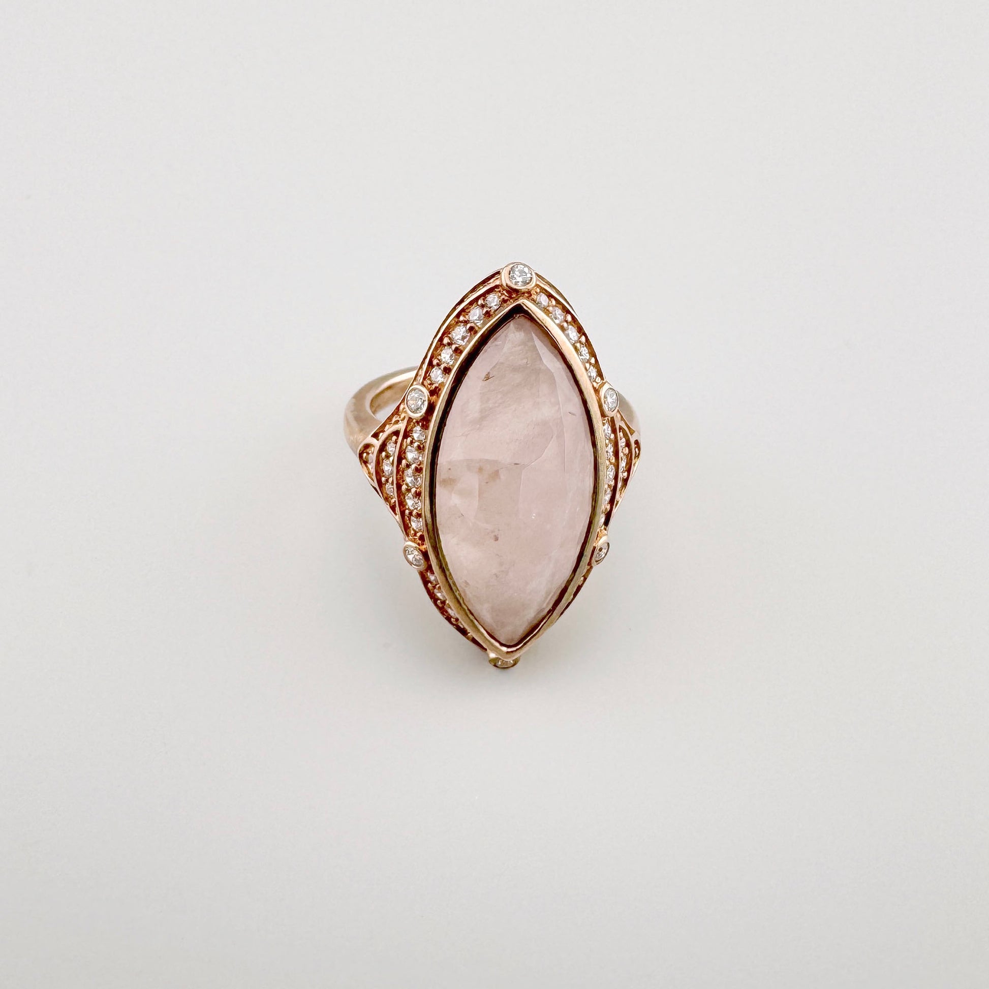 Silver Thomas Sabo ring with a marquise-shaped rose quartz and sparkling zirconia setting