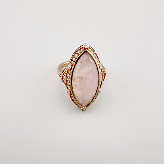 Silver Thomas Sabo ring with a marquise-shaped rose quartz and sparkling zirconia setting