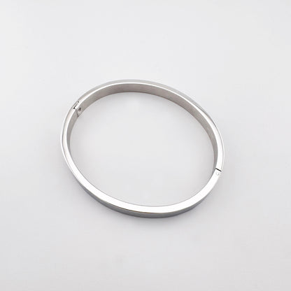 Pulsera rígida minimalista Maravillas con forma redonda y cierre discreto
